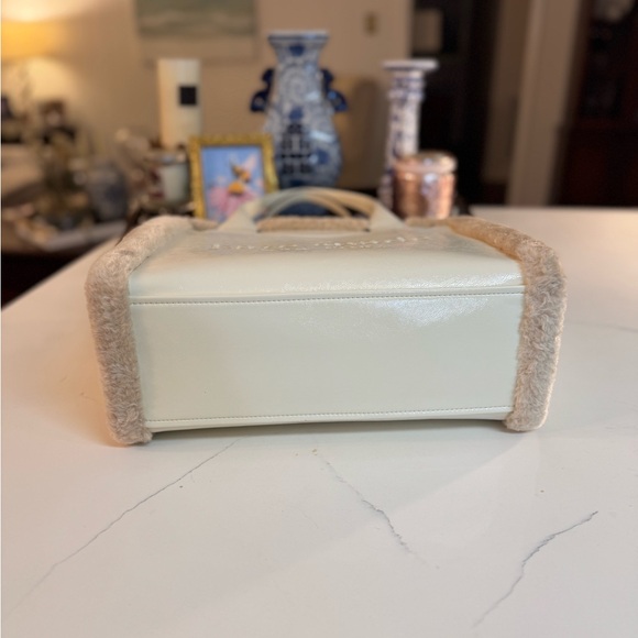 🤍 NWT KATE SPADE CREAM PATENTED LEATHER NEW YORK JETT FAUX SHEARING TOTE! - Picture 10 of 14
